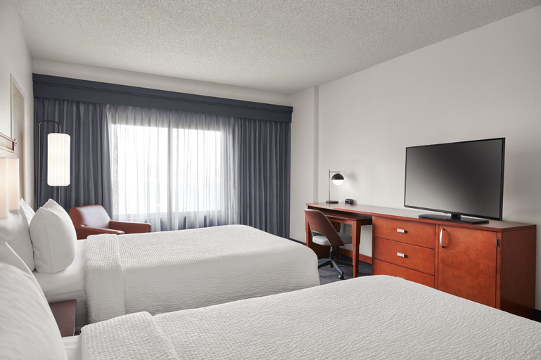 Bedroom 1, Courtyard by Marriott St. Louis Downtown West, Saint Louis