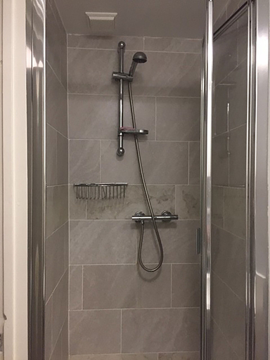 Bathroom 3, The Kings Head Inn, Warwickshire