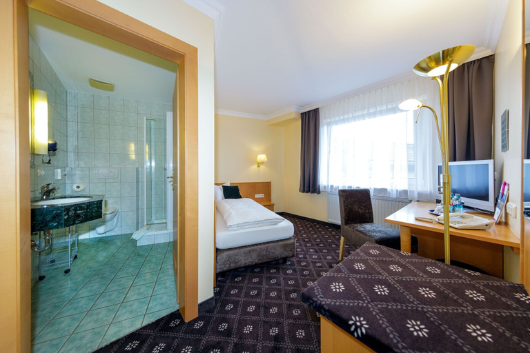 Bedroom 3, Hotel Zum Adler, Main-Kinzig-Kreis