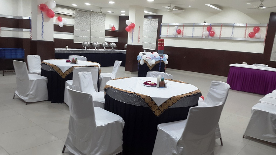 Food & Drinks 2, Hotel Mandakini Plaza, Kanpur Nagar