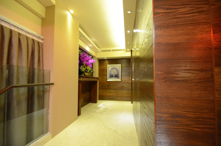 Others 5, VP Apartments, Kowloon
