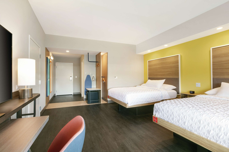 Bedroom 4, Tru by Hilton Williamsville Buffalo Airport, Erie