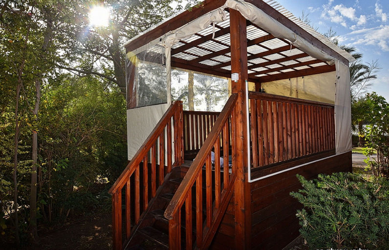 Exterior & Views, Maya Cabins