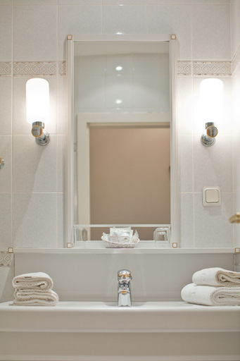 Bathroom 4, Hotel Schwalbe, Wien