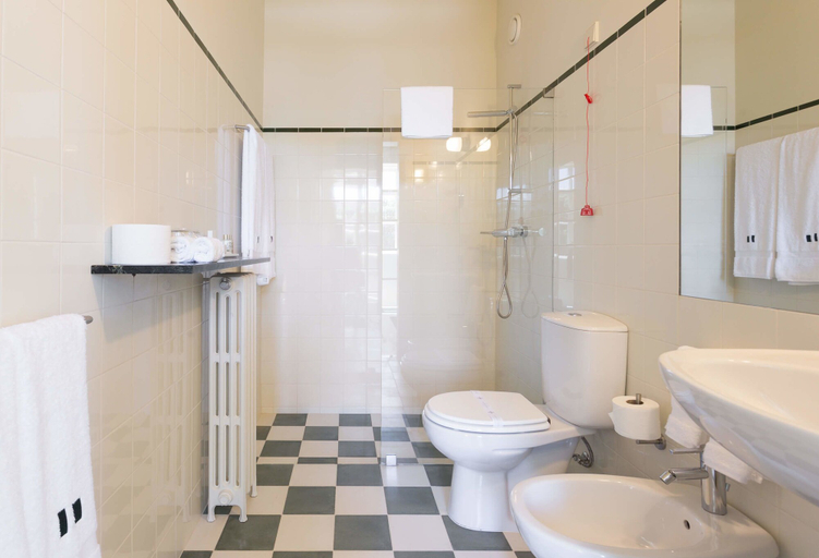 Bathroom 5, Duas Portas Townhouse, Porto
