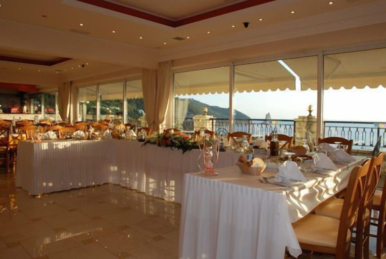 Food & Drinks 5, Aloha Hotel, Ionian Islands