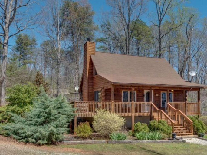 Exterior & Views 2, Horseshow Hideaway – Pet Friendly Cabin, 7 Minutes to TIEC, Rutherford