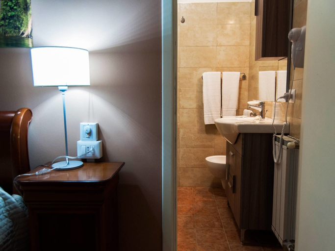 Bathroom, Torre di Renda, Enna