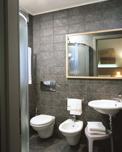 Bathroom 4, Meridiana Country Hotel, Florence