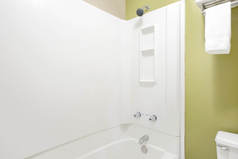 Bedroom 4, Super 8 by Wyndham Eureka/Six Flags Nearby, Saint Louis
