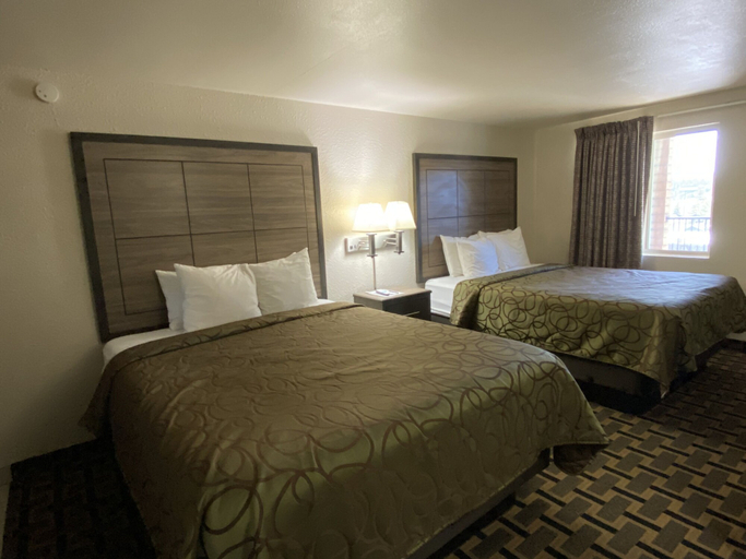 Bedroom 3, Motel In The Pines, Coconino