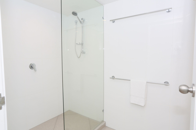 Bathroom 5, Hotel Laguna, Noosa - Noosa-Noosaville