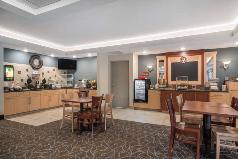 Food & Drinks 5, AmericInn by Wyndham Winona, Winona