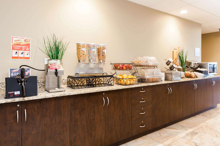 Food & Drinks, Microtel Inn & Suites by Wyndham Wheeler Ridge, Kern