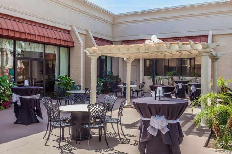 Food & Drinks 5, Wyndham Visalia, Tulare