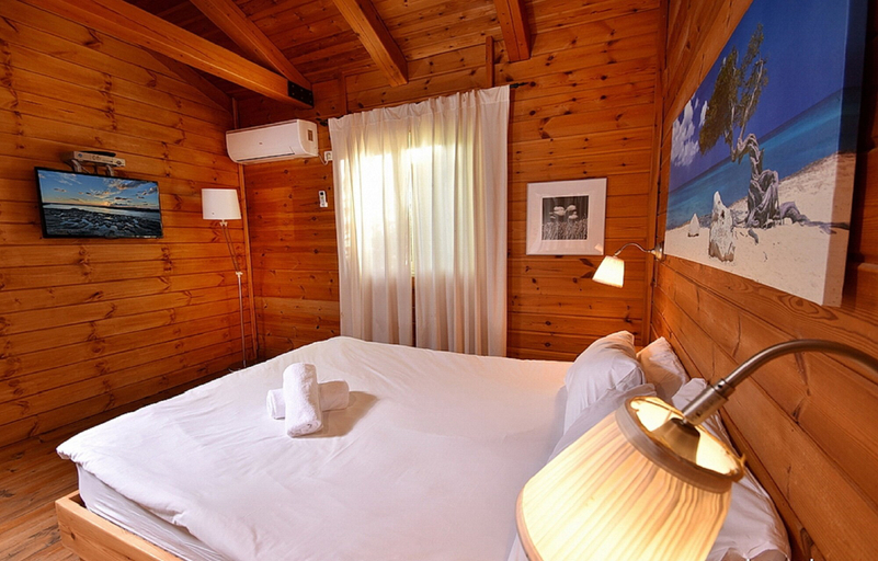 Bedroom 3, Maya Cabins