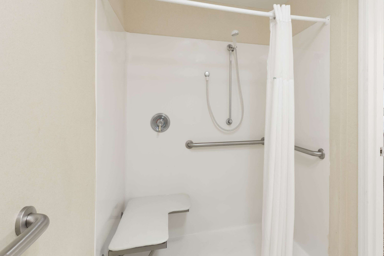 Bathroom 5, Baymont by Wyndham Lakeland, Polk
