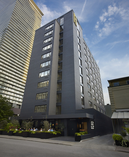 Exterior & Views 17
