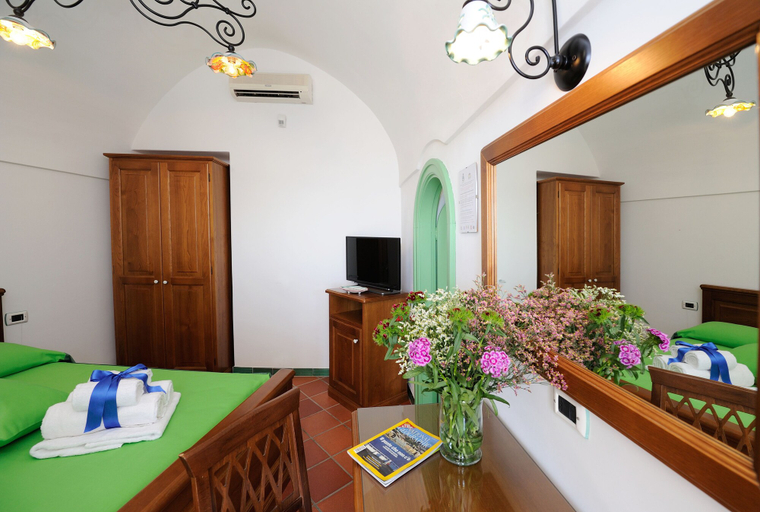 Bedroom 3, La Casa del Melograno, Salerno