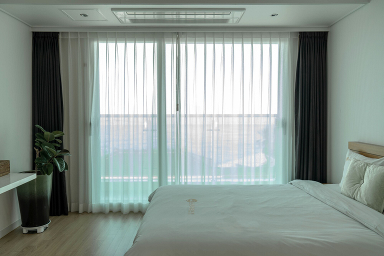 Bedroom 2, Swansea, Jeju