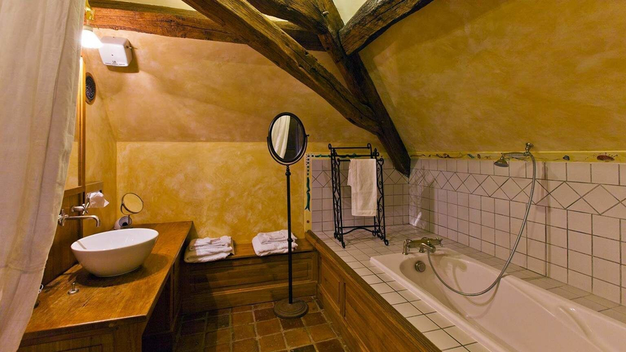 Bathroom 3, Auberge de la Beursaudiere, Yonne