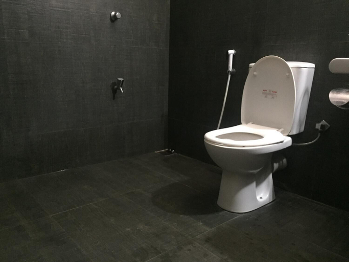 Bathroom 4, Kalindu Residence, Tangalle