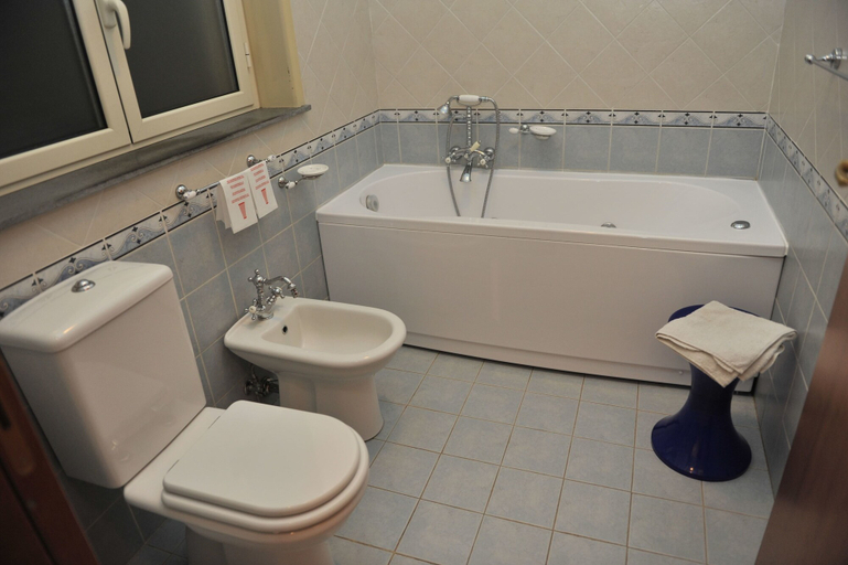 Bathroom 5, Villa San Leonardo, Catania