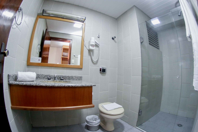 Bathroom 5, Susin Hotel, Mafra