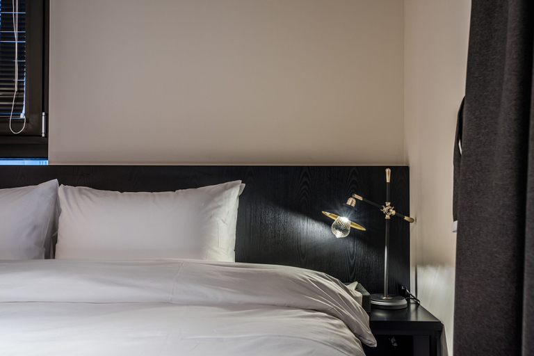 Bedroom 4, Rivertain Hotel, Buk