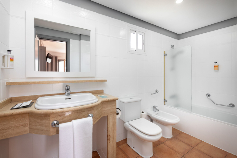 Bathroom 5, Sol Barbacan, Las Palmas