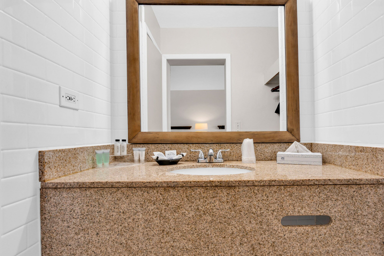 Bathroom 4, Coconut Cay Resort & Marina, Monroe