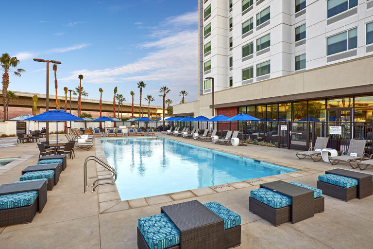 Sport & Beauty 2, Anaheim Resort Suites, Orange