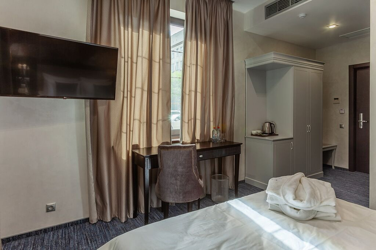 Bedroom 2, Seasons Boutique Hotel, Northern