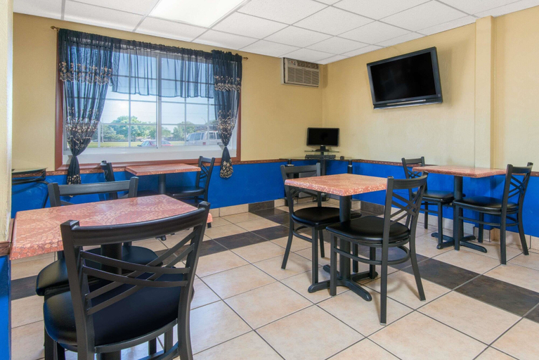 Food & Drinks 5, Days Inn by Wyndham Great Bend, Barton