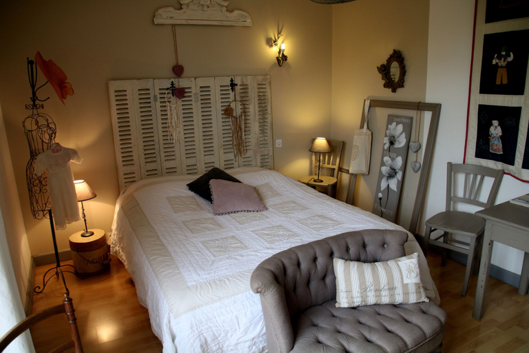 Bedroom 5, Chambre D'Hotes Le Lavoir, Vendée