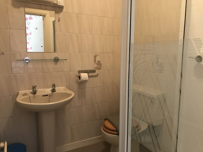 Bathroom 2, Andorra Guest Accommodation, Brighton and Hove