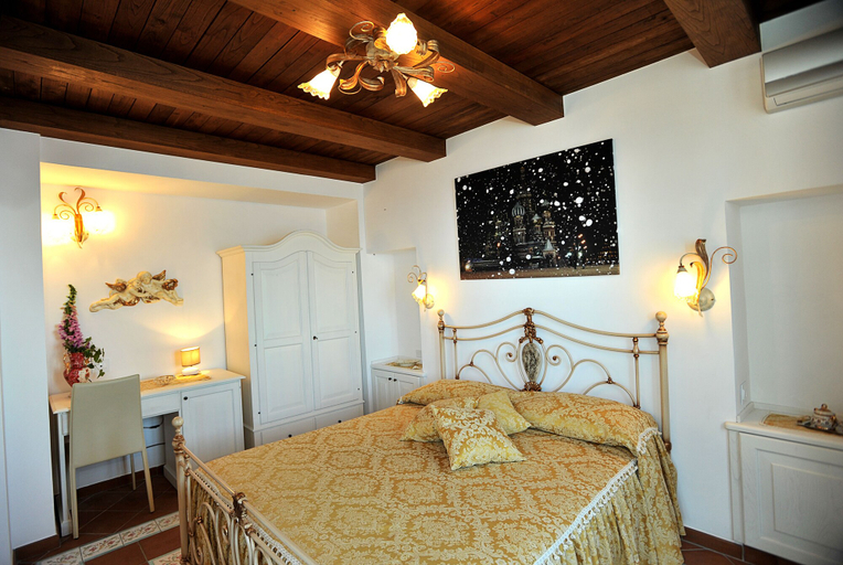 Bedroom 4, World Center, Salerno