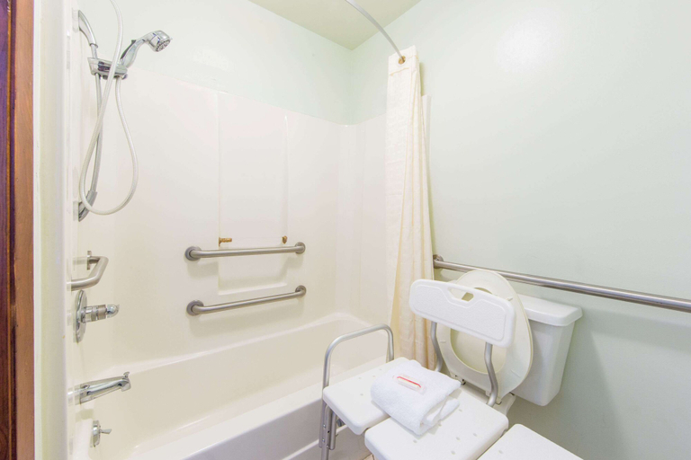 Bathroom 4, Days Inn by Wyndham West Point, Clay