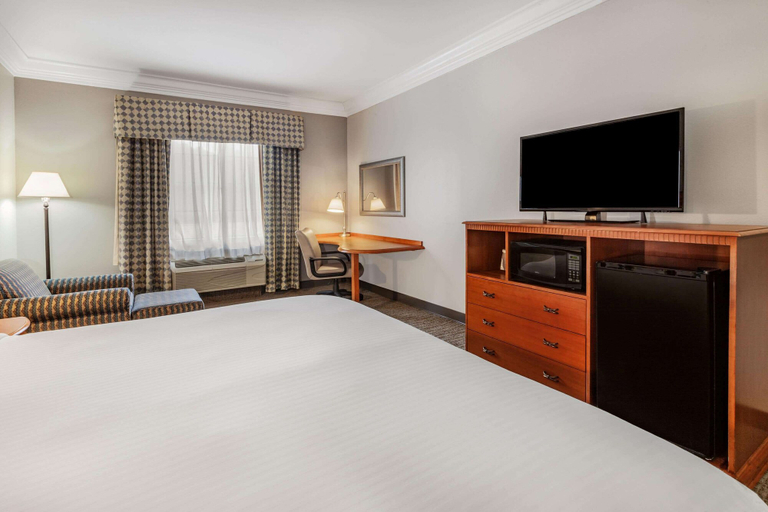 Bedroom 2, Days Inn by Wyndham Altavista, Campbell