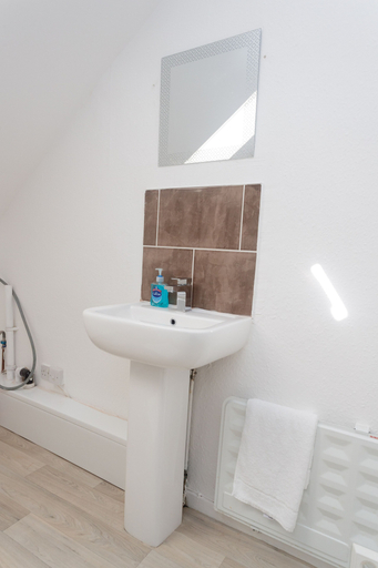 Bathroom 5, Kirkstall House, Leeds