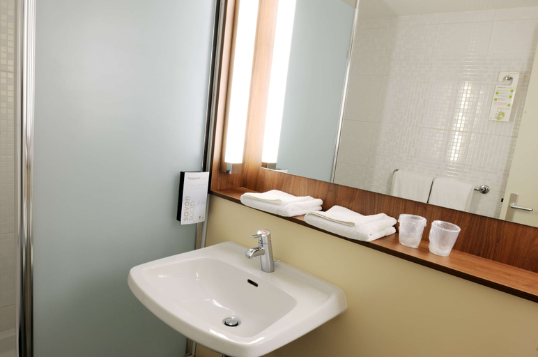 Bathroom 4, Campanile Château Thierry, Aisne