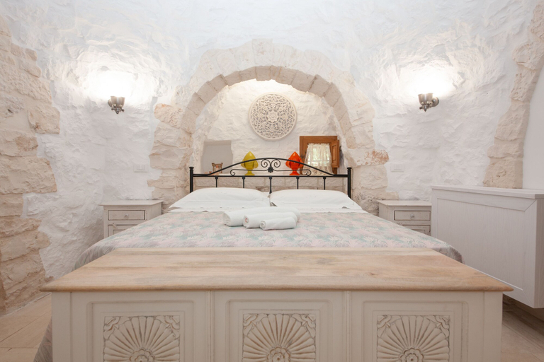 Bedroom 2, Trullo Siamese, Bari