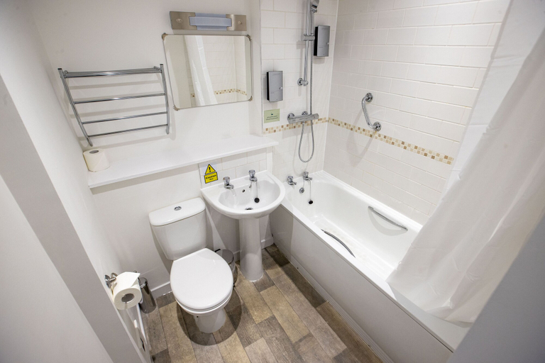 Bathroom 4, The Waverley Hotel By Greene King Inns, Stirling