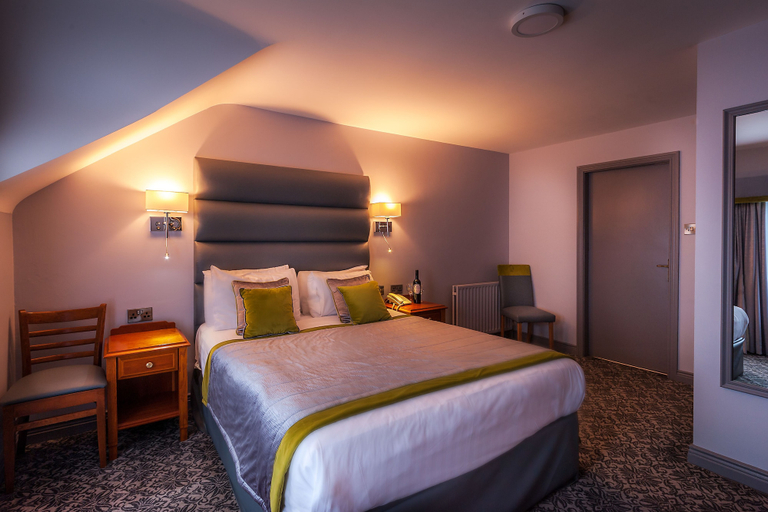 Bedroom 2, Lake Of Shadows Hotel