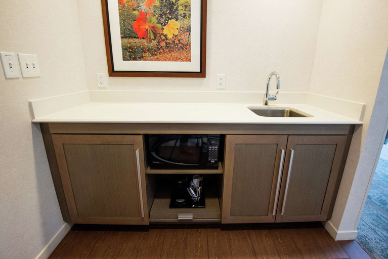 Others 5, Hampton Inn and Suites Manchester, Bennington