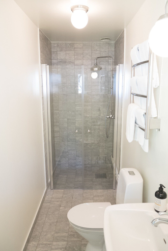 Bathroom 5, Warfsholm, Gotland