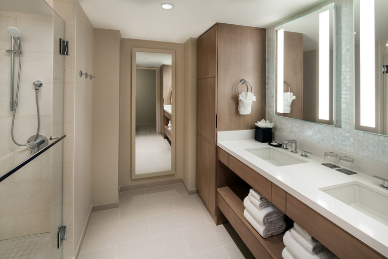 Bathroom 5, Sheraton Waikiki Beach Resort, Honolulu