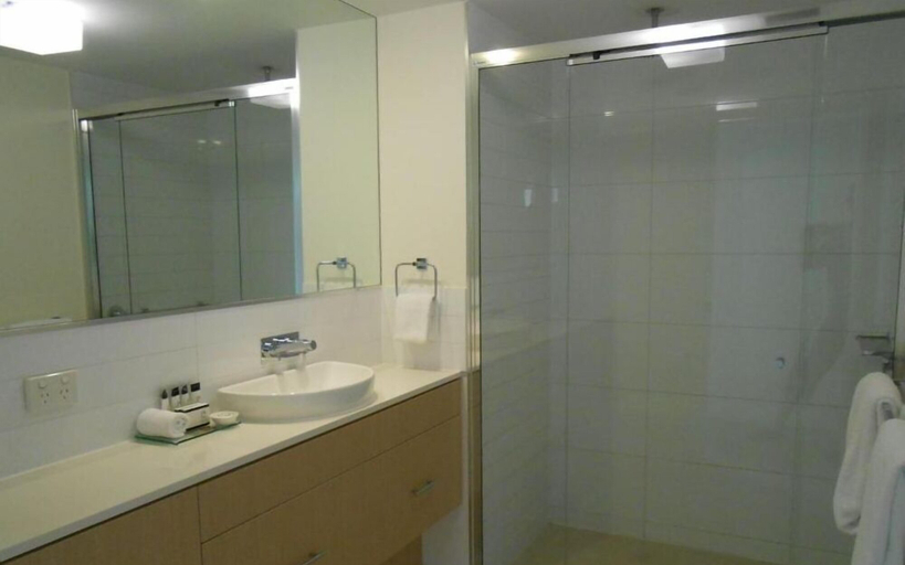 Bathroom 5, Itara Apartments, Thuringowa - Pt A Bal