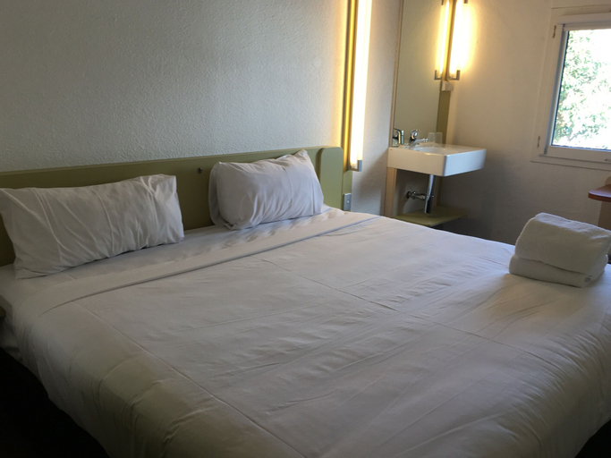 Bedroom 24