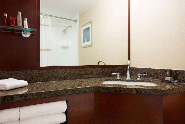 Bathroom 4, Wyndham Cleveland Airport, Cuyahoga